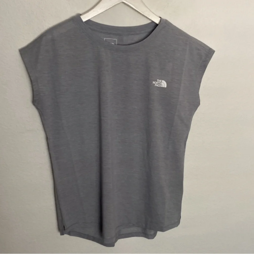 THE NORTH FACE Wander Slitback Short Sleeve Shirt Light Grey Women's Medium NWT - Picture 3 of 9